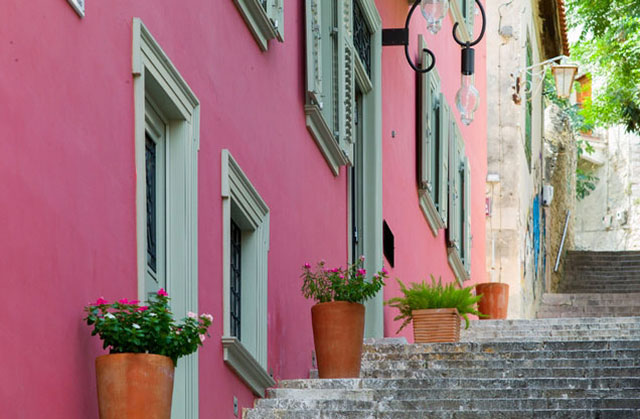 Nafplion City Tour: Pink building facades of Nafplion