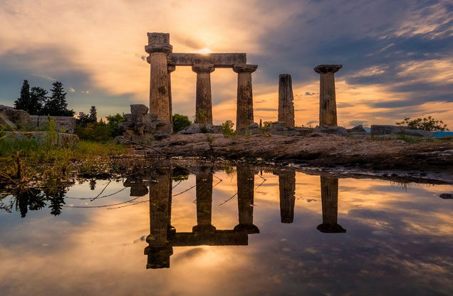 Ancient Corinth/Canal - Mycenae - Nafplion/Palamidi from Athens: View of a temple in ancient Corinth at sunset