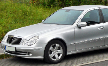 Μετακινήσεις Unique Greek Tours: ασημένιο ταξί Mercedes
